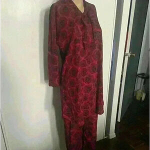 Sexy cute two piece  lounge or casual outing size small no visible sign of flaws